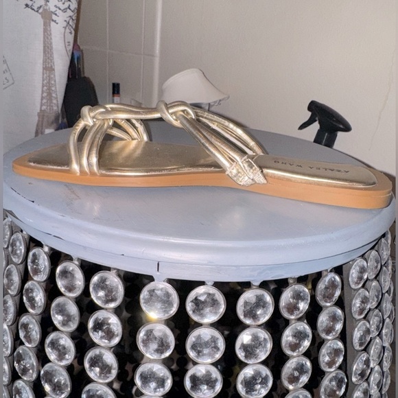 Azalea Wang 
STETSON SANDAL IN GOLD SIZE 7 - Picture 10 of 12